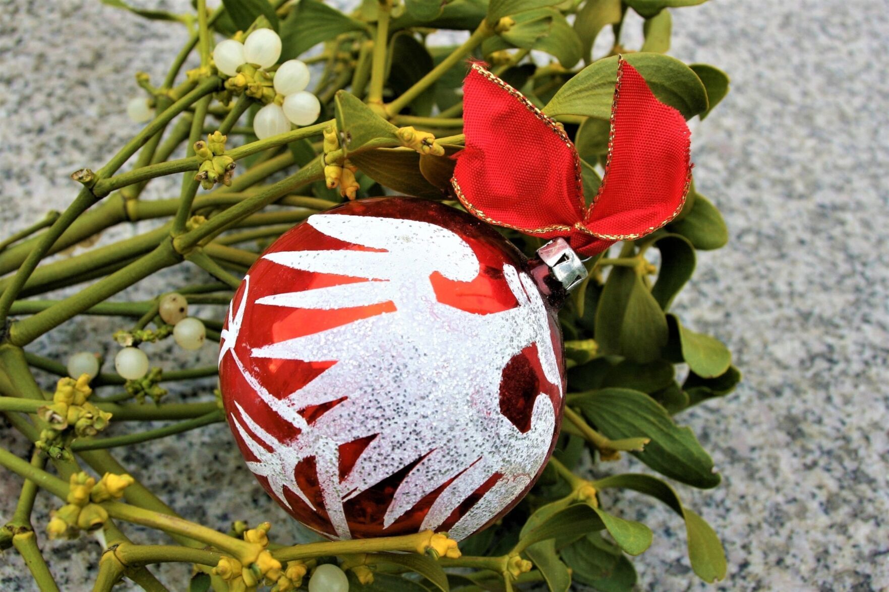 mistletoe holiday-uvm extension